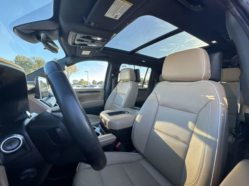 Used 2024 Chevrolet Suburban Premier w/ Advanced Technology Package image 28