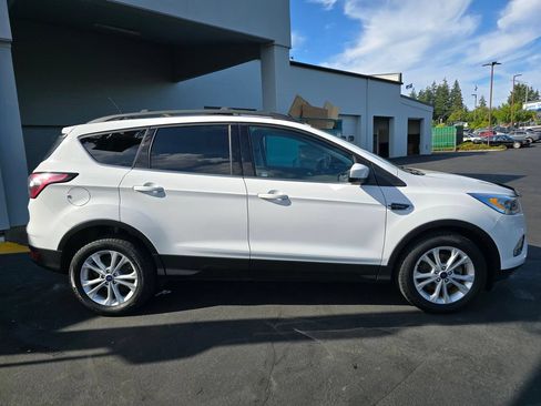 Used 2018 Ford Escape SEL w/ Ford Safe & Smart Package FWD image 3