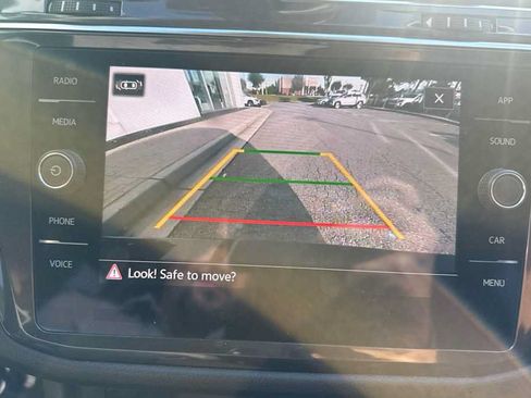 Certified 2023 Volkswagen Tiguan SE FWD image 26