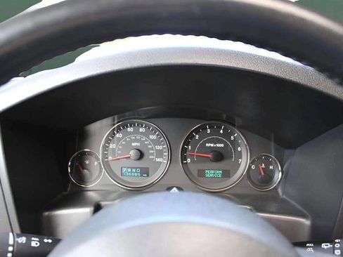 Used 2006 Jeep Commander 4WD image 19