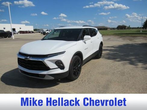 Used 2024 Chevrolet Blazer LT w/ Convenience Package FWD image 3