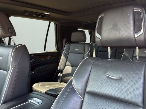Used 2021 Cadillac Escalade Premium Luxury RWD image 9