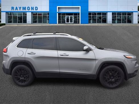 Used 2015 Jeep Cherokee Limited image 2