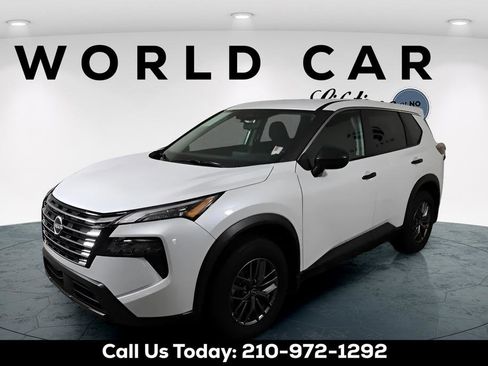 Used 2025 Nissan Rogue S FWD image 3