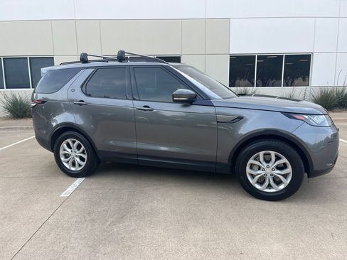 Used 2018 Land Rover Discovery SE image 11