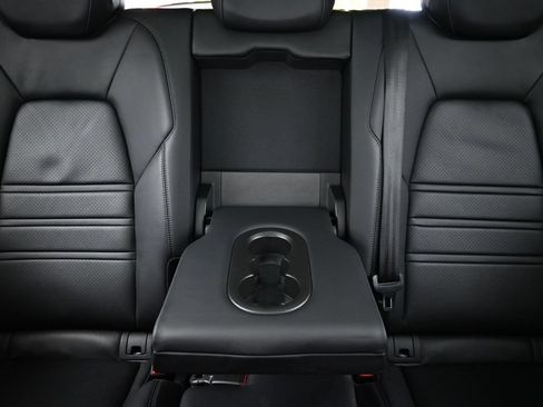 Certified 2022 Porsche Cayenne Turbo AWD/4WD image 22