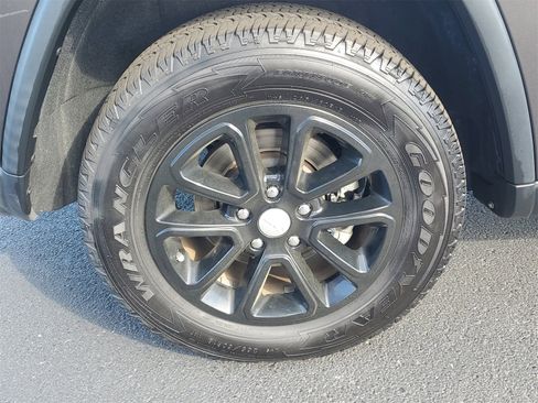 Used 2021 Jeep Grand Cherokee Laredo X image 5