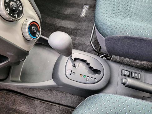 Used 2008 Toyota Yaris 2-Door Hatchback image 28