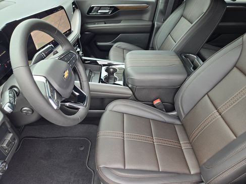New 2026 Chevrolet Suburban High Country AWD/4WD image 10