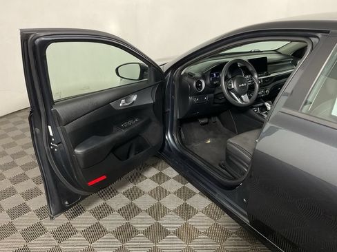 Used 2023 Kia Forte LXS FWD image 17