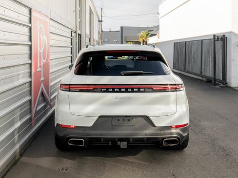 Used 2024 Porsche Cayenne image 42