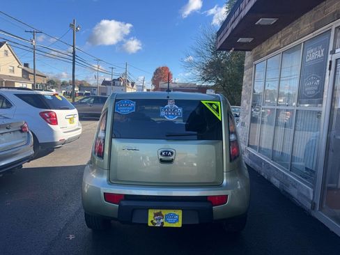 Used 2011 Kia Soul + w/ Audio Pkg image 4