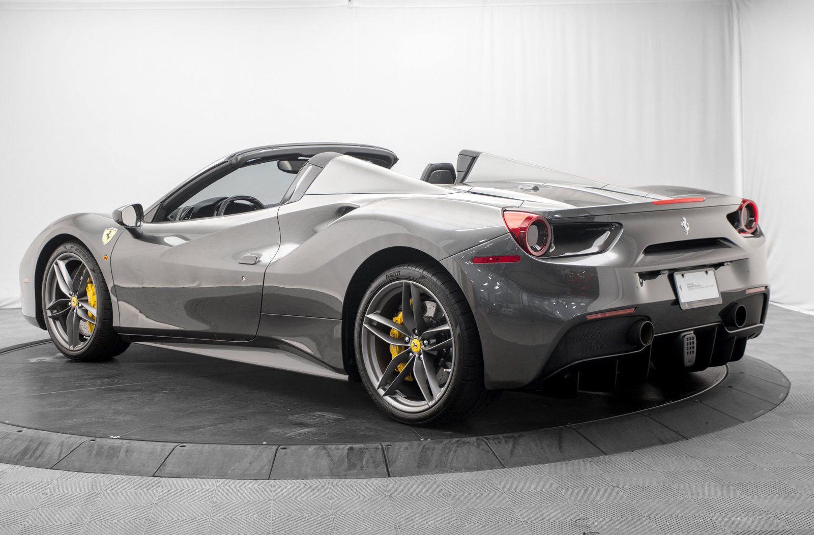 Used 2017 Ferrari 488 Spider RWD image 5