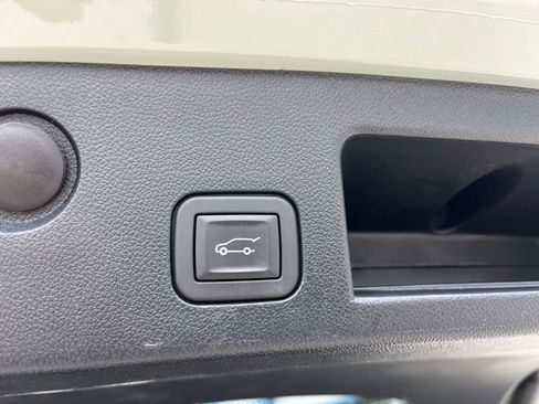Used 2025 Chevrolet Equinox ACTIV w/ Convenience Package III FWD image 6