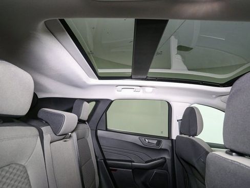 Used 2022 Ford Escape SE w/ SE Sport Appearance Package image 21