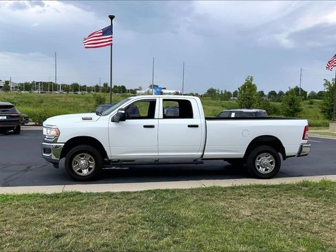 Used 2024 RAM 2500 Tradesman w/ Chrome Appearance Group AWD/4WD image 12