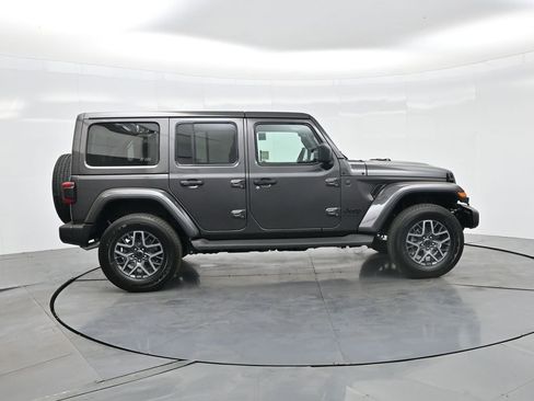 New 2026 Jeep Wrangler Unlimited Sahara AWD/4WD image 5