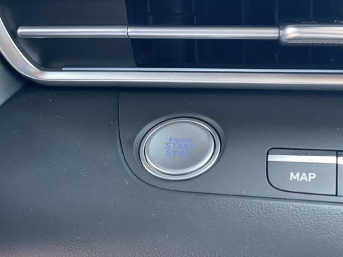 Used 2024 Hyundai Elantra SEL FWD image 17