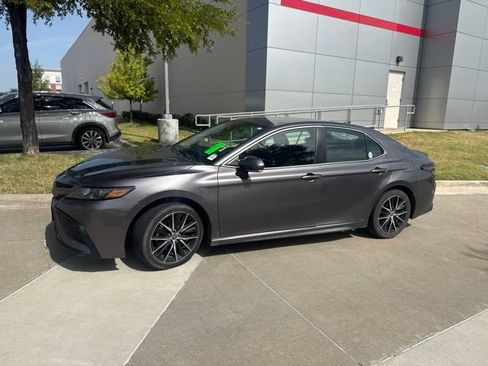 Used 2023 Toyota Camry SE FWD image 7