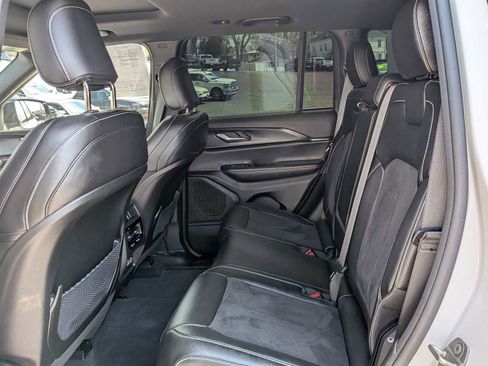 Certified 2023 Jeep Grand Cherokee Altitude image 12