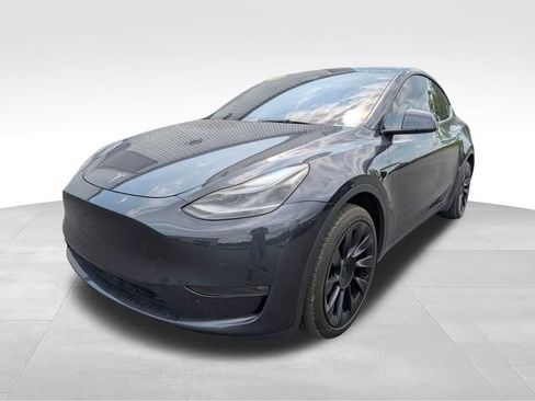 Used 2024 Tesla Model Y Long Range AWD/4WD image 3