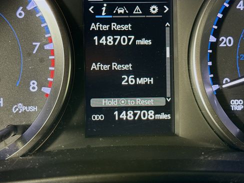 Used 2017 Toyota Highlander LE AWD/4WD image 13