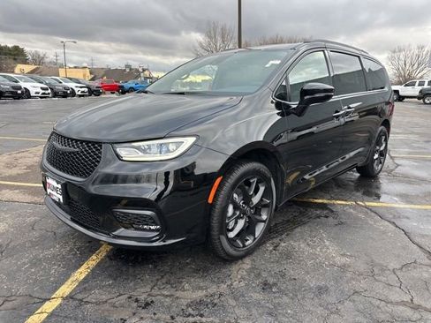 New 2026 Chrysler Pacifica Limited image 19