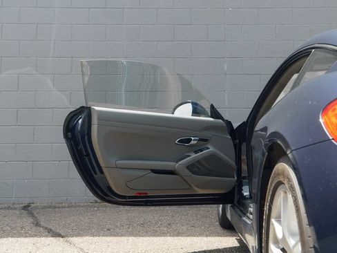 Certified 2016 Porsche Cayman RWD image 16