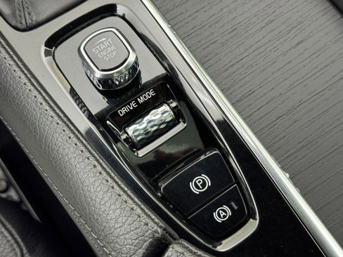 Used 2020 Volvo XC90 T6 Momentum image 30