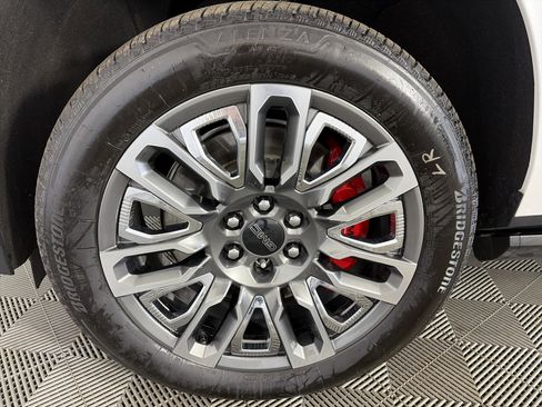 Used 2023 GMC Yukon XL Denali Ultimate image 14