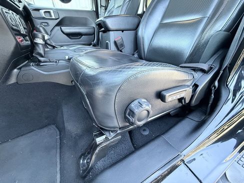 Used 2021 Jeep Wrangler Unlimited Rubicon w/ Xtreme Recon 35" Tire Package image 24