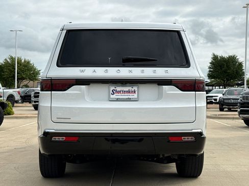 Used 2023 Jeep Wagoneer 4WD image 7