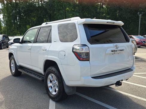 Used 2017 Toyota 4Runner SR5 AWD/4WD image 3