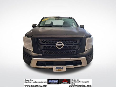 Used 2021 Nissan Titan SV w/ SV Convenience Package image 2