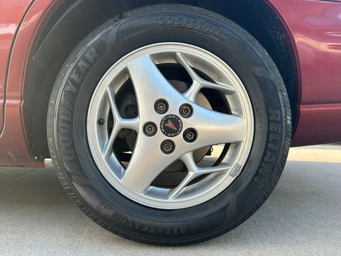 Used 2003 Pontiac Grand Prix SE w/ Equipment Group FWD image 24