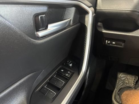 Used 2025 Toyota RAV4 XLE AWD/4WD image 26