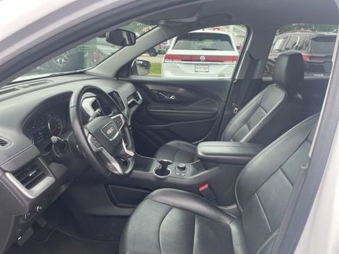Used 2024 GMC Terrain SLT FWD image 8