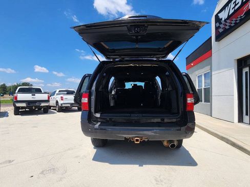 Used 2016 Ford Expedition XLT AWD/4WD image 25