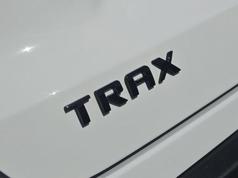 Used 2025 Chevrolet Trax RS w/ Sunroof Package image 12