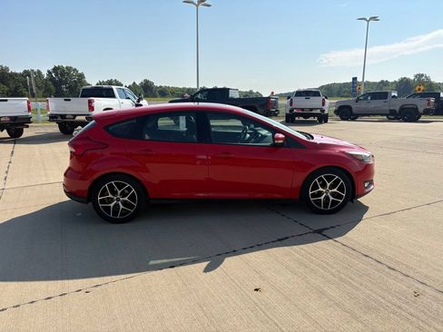 Used 2017 Ford Focus SEL w/ Cold Weather Package FWD image 7