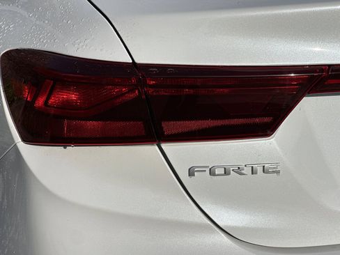 Used 2023 Kia Forte LXS w/ LXS Technology Package image 9