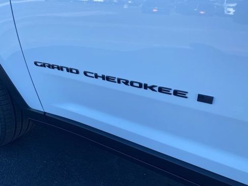 New 2025 Jeep Grand Cherokee Limited image 47