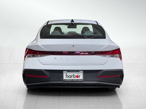 Certified 2025 Hyundai Elantra SE FWD image 6