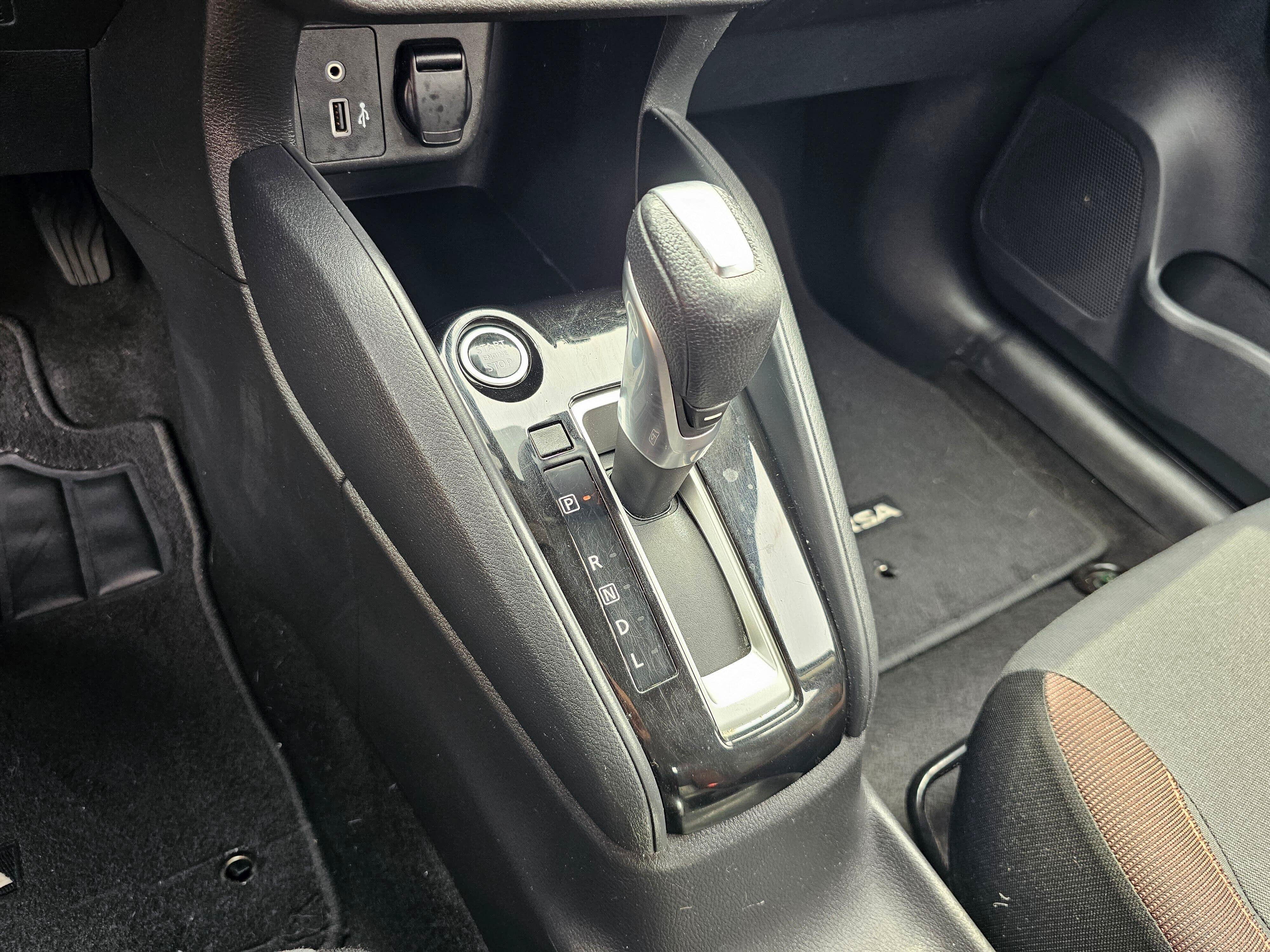 Used 2020 Nissan Versa SR FWD image 29