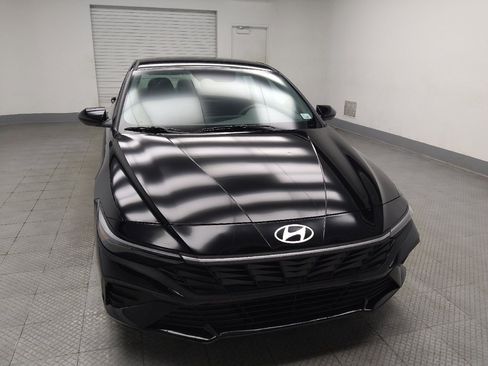 Used 2025 Hyundai Elantra SE FWD image 14