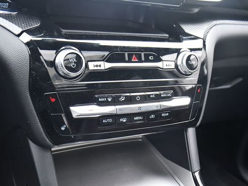 Used 2023 Ford Explorer ST-Line w/ Class IV Trailer Tow Package image 28