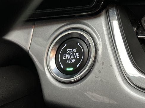 Used 2025 Chevrolet Trax LT FWD image 24