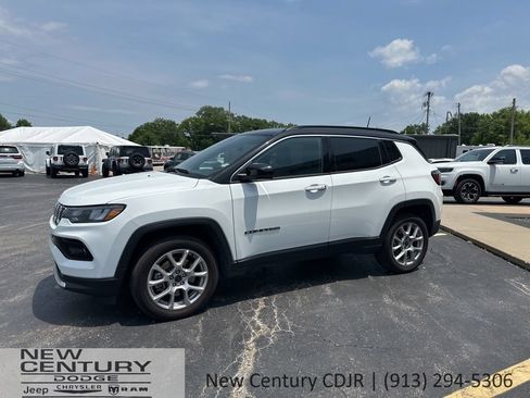 Used 2025 Jeep Compass Limited AWD/4WD image 1