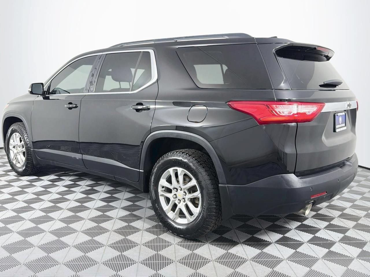 Used 2019 Chevrolet Traverse LT w/ LPO, Black Accent Package AWD/4WD image 8