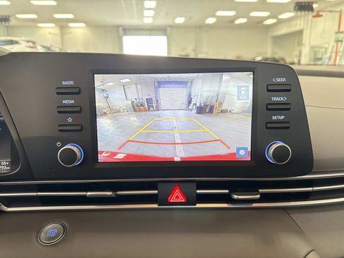 Used 2022 Hyundai Elantra SEL w/ Preferred Accessory Package image 24